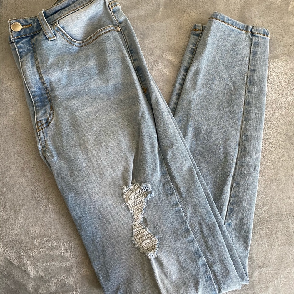 Women’s light wash jeans